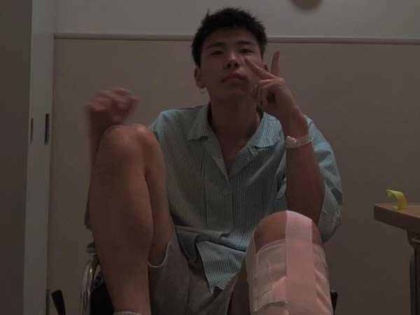 Chàng trai Nhật 6 múi gây bão MXH vì nghị lực phi thường: Bị tai nạn phải cưa chân, trở thành stylist có hơn 900k follow trên TikTok