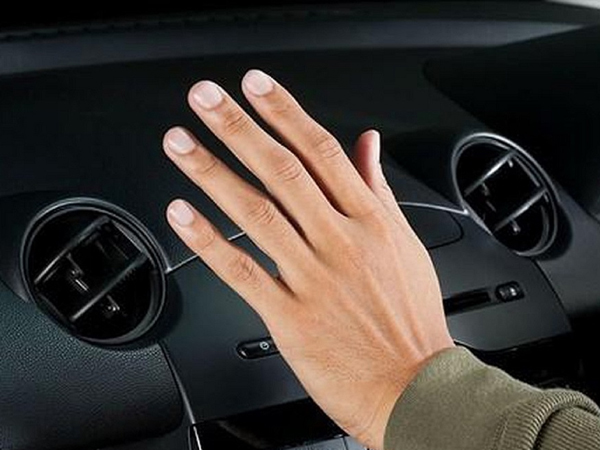 Điều hòa ô tô không mát khi xe đứng yên là do đâu?