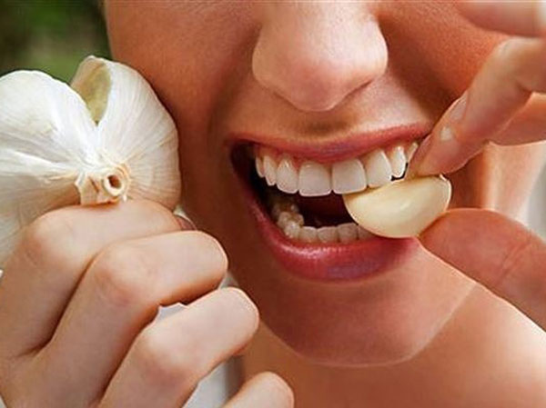 Tại sao hành, tỏi gây hôi miệng?