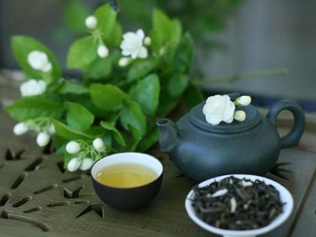Loại hoa phổ biến, giá bình dân, mang đi pha trà uống có tác dụng chống lão hóa cực mạnh nhưng lại ít người dùng
