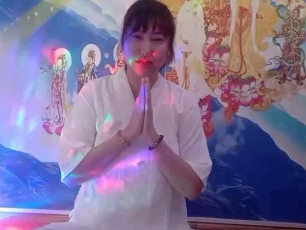 Phi Thanh Vân xuất hiện tiều tuỵ sau sự ra đi của mẹ, khóc nghẹn vì 39 năm chưa báo hiếu trọn vẹn cho đấng sinh thành