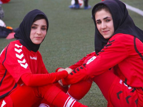 Nữ cầu thủ Afghanistan trốn chạy, rơi nước mắt cầu cứu trong tuyệt vọng
