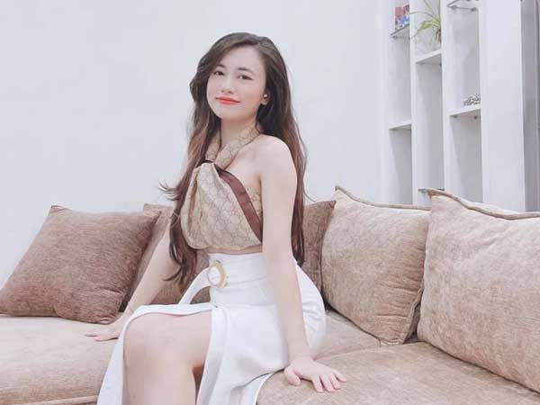 Sau vụ gạ tình lấy 800 triệu, MC Thuý Quỳnh (Chị Ong Vàng) lên đồ khoe trọn vẻ sexy khi ở nhà