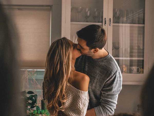 Giữ lửa 'chuyện ấy' trong thời gian giãn cách vì Covid-19