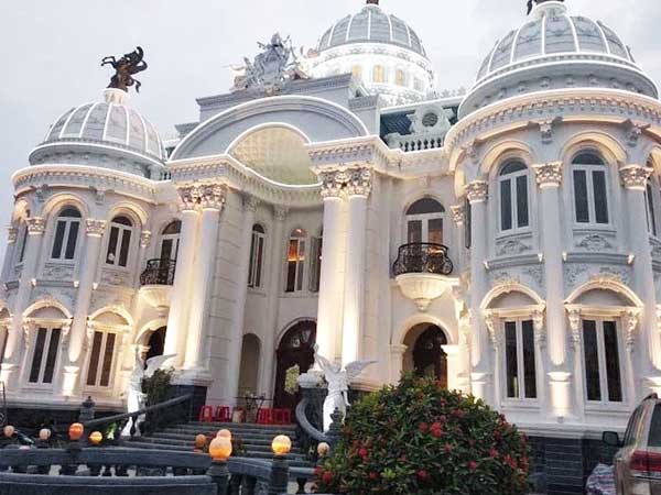 'Ngộp thở' trước biệt thự trăm tỷ, lộng lẫy như lâu đài của đại gia Thanh Hóa
