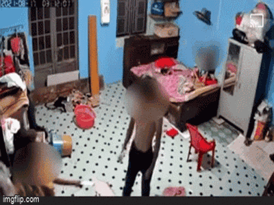 'Vén màn' clip con trai dùng dao dọa giết mẹ ruột