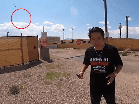 Liên tục phát hiện vật thể như UFO trong video của Khoa Pug nhưng netizen lại tìm ra sự thật còn sốc hơn thế!