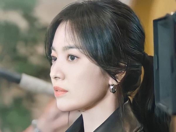 Từng bị tẩy chay kịch liệt, phim mới Jisoo (BLACKPINK) vừa tung teaser 10 giây đã top 1 trending toàn cầu, fan lo lắng cho Song Hye Kyo