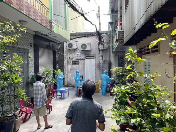 'Sắp thành 'vùng xanh', cả khu phố tôi bất ngờ thành ổ dịch Covid-19'