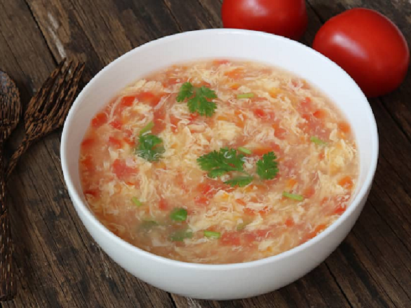 2 bà cháu nhập viện cấp cứu sau khi ăn món canh trứng cà chua, bác sĩ cảnh báo một thói quen nguy hiểm mọi nhà đều mắc
