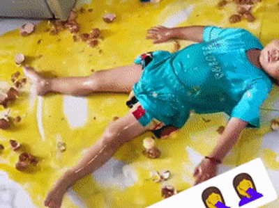 Vừa rời mắt khỏi con trai, bố mẹ đã khóc thét khi chứng kiến cảnh trứng gà bể nát khắp nhà: 'Quả này thì chết đói mất thôi!'