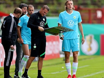 Hy hữu: Wolfsburg bị loại khỏi Cúp QG Đức vì... thay người quá nhiều