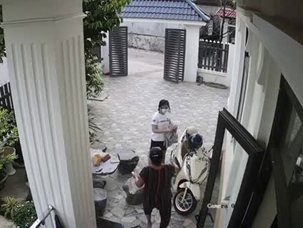 Nghe tin con dâu mang bầu lần 2, mẹ chồng lao từ trong nhà ra ngoài và có hành động khiến nhiều người trố mắt