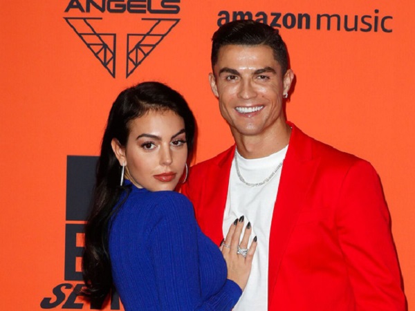 Georgina chế giễu thầy cũ của Ronaldo sau tin đồn chuyển nhượng thất thiệt