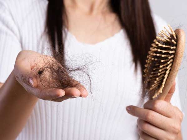 Tóc rụng nhiều, rất có thể bạn đang ăn kiêng sai cách?