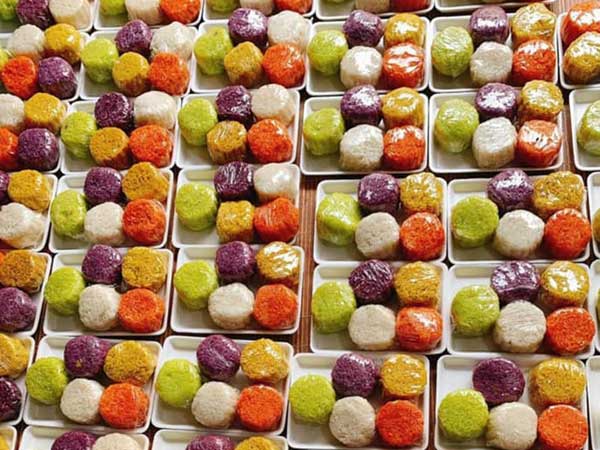 Thắng lớn tháng cô hồn, ngồi nhà chốt đơn gần 1 tấn xôi ngũ sắc
