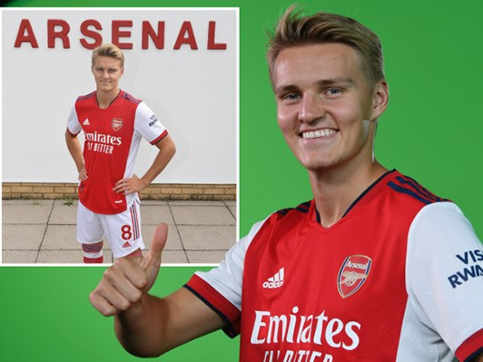 Odegaard chính thức gia nhập Arsenal, nhận số áo đặc biệt
