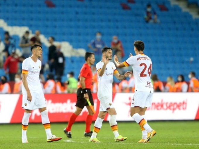 Europa Conference League: HLV Mourinho giúp Roma thắng nhọc, Tottenham thua sốc