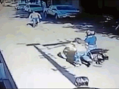 Video: Đi cướp bị dân vây bắt, thanh niên vứt xe bỏ chạy bạt mạng