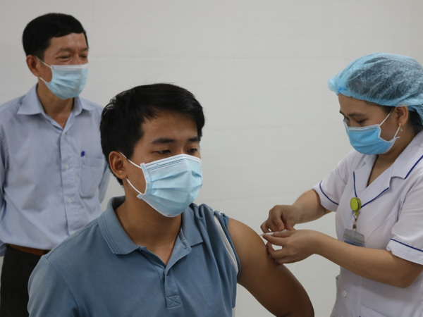 10 tỉnh, thành phố có tốc độ tiêm vắc xin chậm bị 'bêu tên'