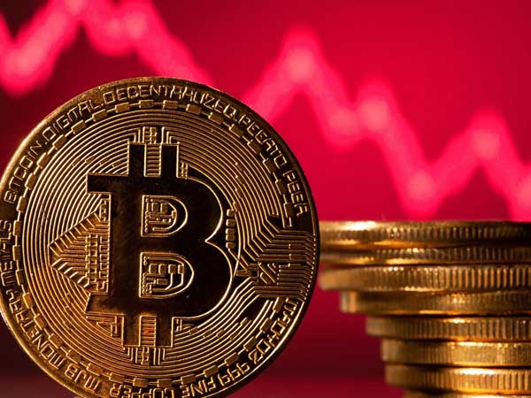 Giá Bitcoin tăng dựng đứng, chạm mốc nhạy cảm 50.000 USD