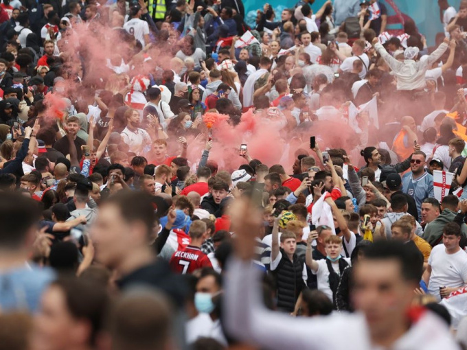 Trận chung kết Euro 2020 thành sự kiện siêu lây nhiễm Covid-19, vượt xa giải quần vợt Wimbledon