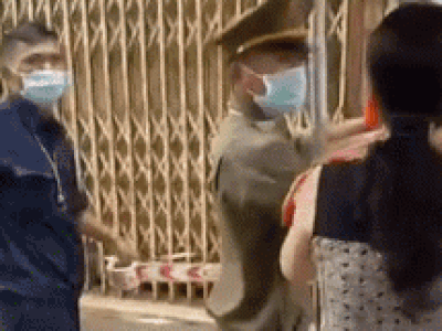 Ngăn cản công an căng dây phong tỏa vì đang nhập hàng về bán, người phụ nữ hét: 'Ông nào ký quyết định xuống gặp tôi'