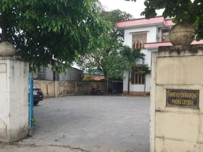 Đánh bạc tại nhà chủ doanh nghiệp, trưởng phòng LĐ-TB&XH bị cách chức, phạt 35 triệu đồng
