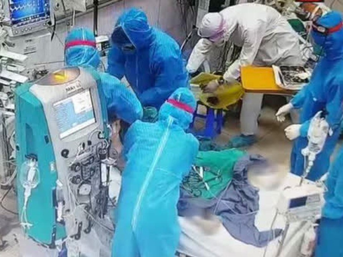Đề xuất công nhận liệt sĩ với 3 nhân viên y tế qua đời khi chống dịch Covid-19