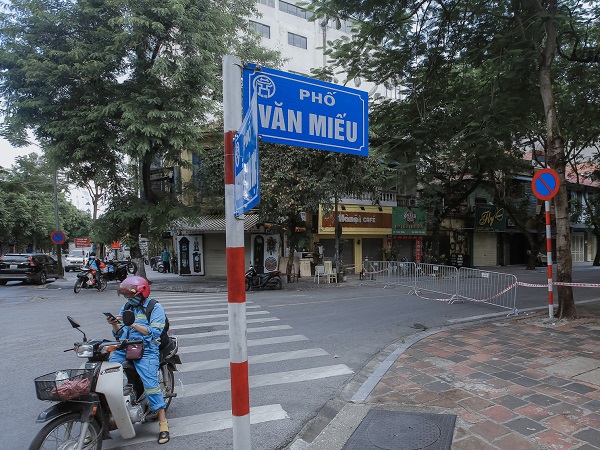 Hà Nội: Phường Văn Miếu thiết lập vùng cách ly 'nội bất xuất, ngoại bất nhập' sau khi ghi nhận 23 ca dương tính SARS-CoV-2 trong 1 ngày