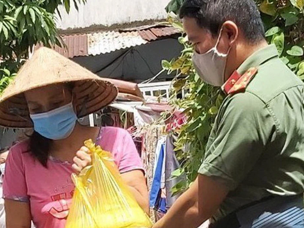 TP.HCM: Người dân không tự đi chợ trong 2 tuần tới, thực phẩm sẽ được đưa đến tận nhà