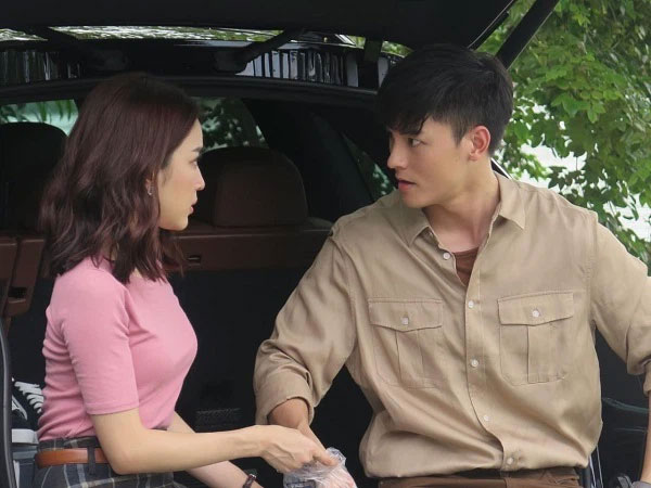 Tháng nào cũng bị 'bốc hơi' mấy triệu, tôi lén kiểm tra tài khoản của vợ để rồi xây xẩm mặt mày khi biết tên người nhận tiền