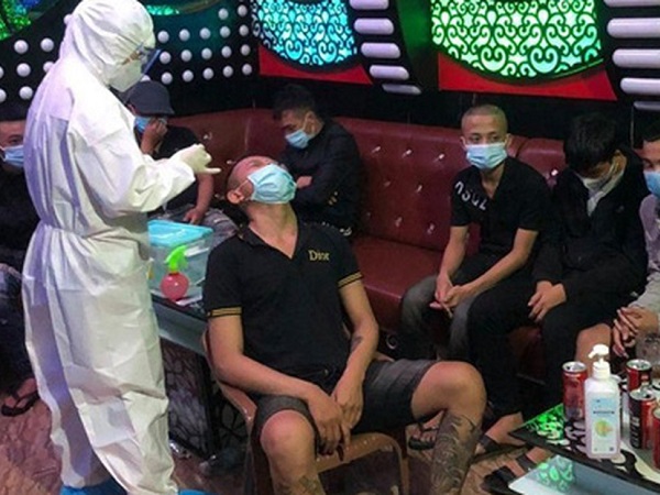 21 thanh niên vào sử dụng ma tuý tại quán karaoke massage bất chấp lệnh giãn cách