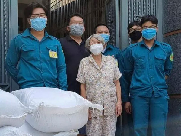 Phương Thanh bức xúc khi bị đồn 'mẹ và con gái đã chết mà giấu'