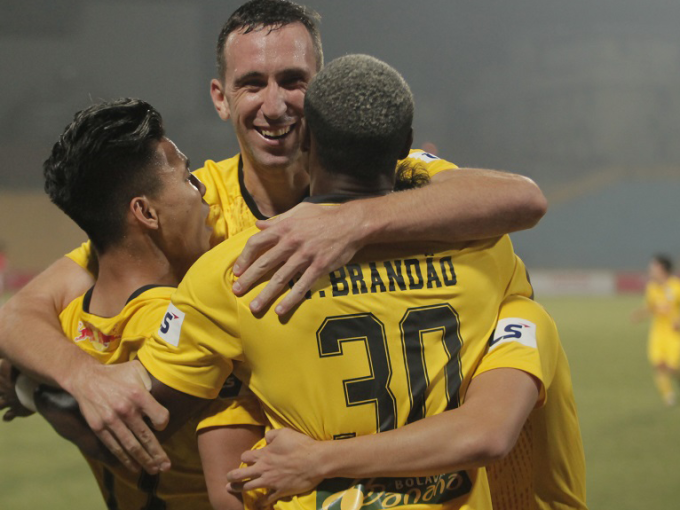 HAGL chia tay trung vệ châu Âu, nhiều CLB V.League đồng loạt thanh lý hợp đồng ngoại binh