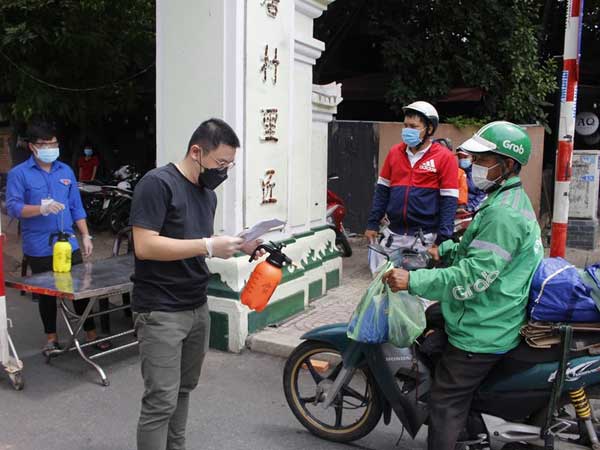 Méo mặt vì phí giao hàng ở TP.HCM lại tăng khủng