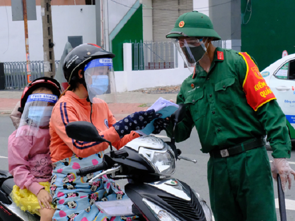Ngày đầu quân đội hỗ trợ TP.HCM siết chặt giãn cách: Lượng phương tiện đổ ra đường giảm đến 85%
