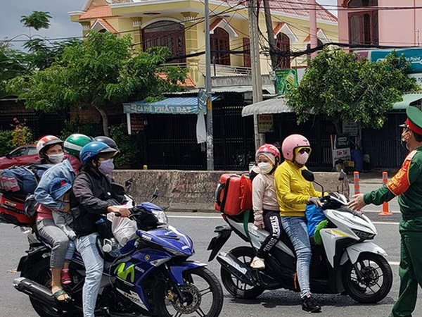 Hà Nội giãn cách xã hội đến 6/9, người dân có về quê được không?