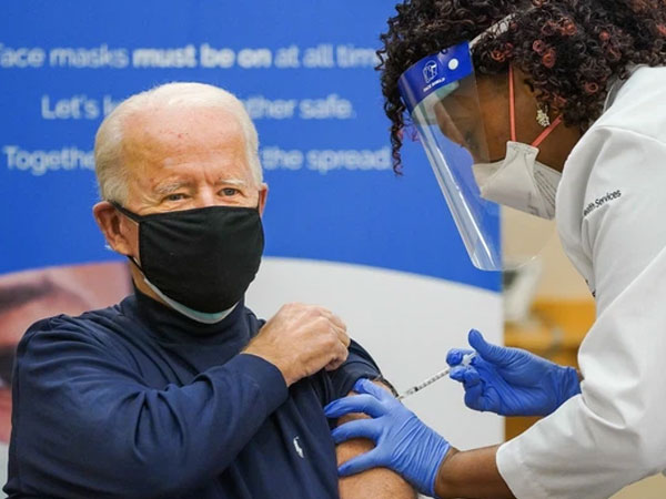 Ông Biden hối thúc người dân đi tiêm phòng sau khi vaccine Pfizer được cấp phép đầy đủ