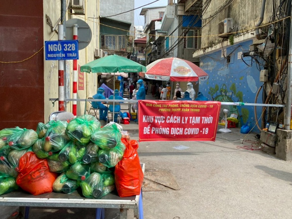 Hà Nội phong tỏa khu dân cư 2.000 người