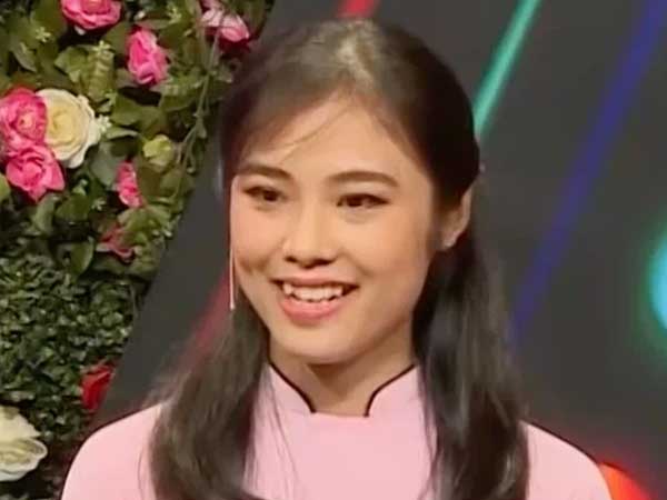 Cô gái lên tivi tìm bạn trai không được có lông chân, MC Quyền Linh đứng bên 'test' mệt nghỉ