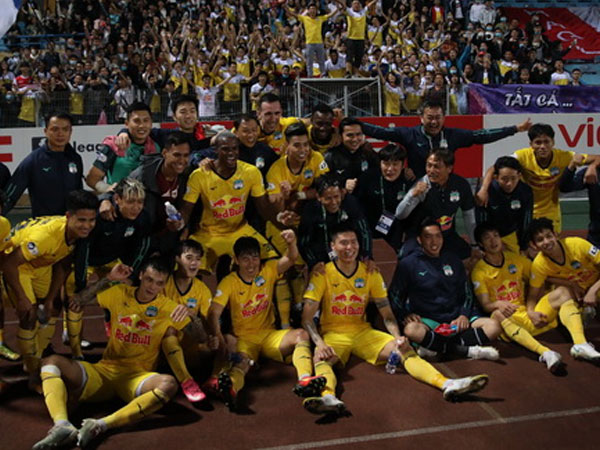 27/27 đội nhất trí hủy V.League và hạng Nhất