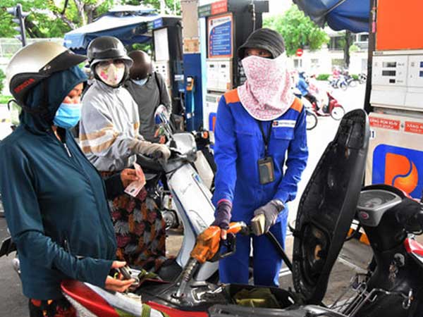 Bộ Công Thương yêu cầu ưu tiên sử dụng nguồn xăng dầu trong nước