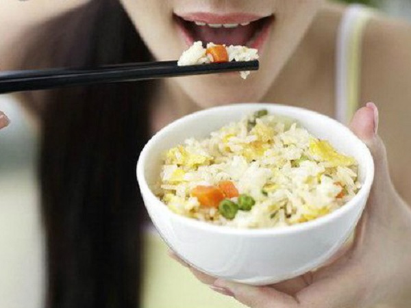 Cứ ăn cơm no lại buồn ngủ không chỉ liên quan đến thiếu máu não mà còn là dấu hiệu của 4 căn bệnh nghiêm trọng này, bạn cần hiểu rõ