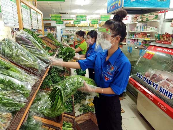 Vì sao nhiều người dân TPHCM chưa mặn mà mua hàng combo?