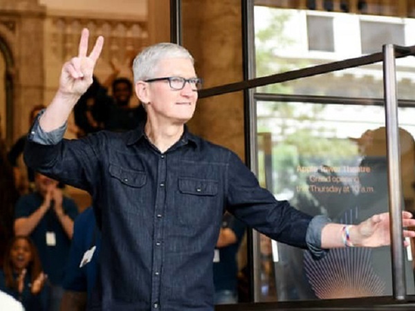 Apple thay đổi thế nào sau 10 năm dưới tay CEO Tim Cook?