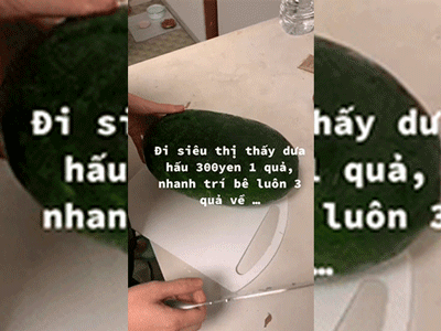 Cô gái mua được quả dưa hấu của Nhật về bổ ra thì té ngửa với thứ bên trong, dân mạng khuyên 'mang đi hầm xương' hết sức kì lạ