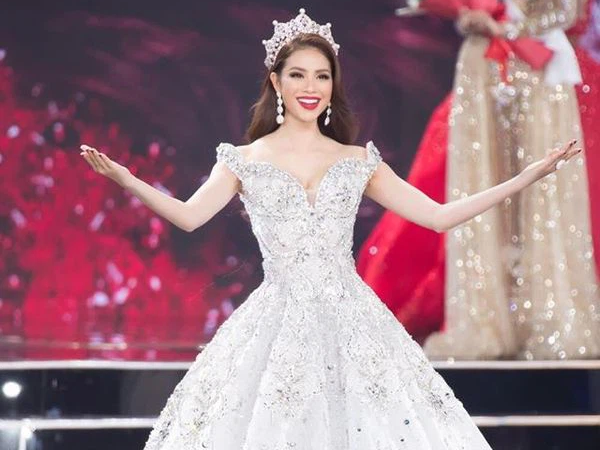 Những màn 'final walk' ấn tượng nhất lịch sử Hoa hậu: Phạm Hương hóa công chúa, H'Hen Niê diện bộ đầm chưa từng có trong tiền lệ