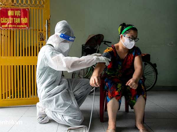 Lực lượng quân y Hà Nội vào TP.HCM hỗ trợ chống dịch: Đến từng nhà thăm khám cho các F0