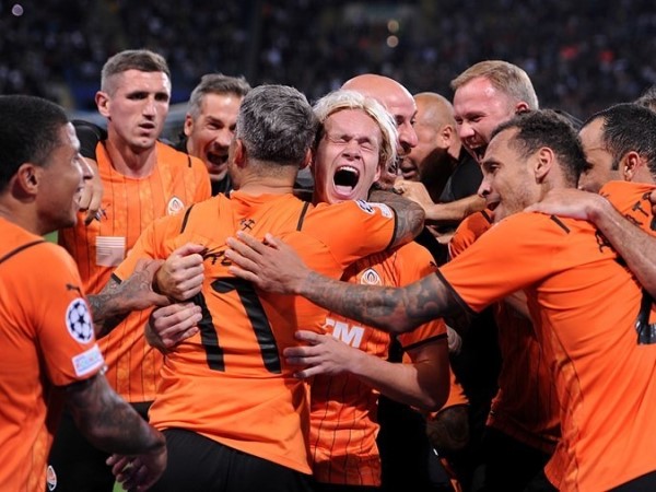 Xác định 6 CLB cuối cùng giành vé dự Champions League